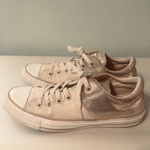 Awesome Converse All star women canvas and gold metallic sneakers!